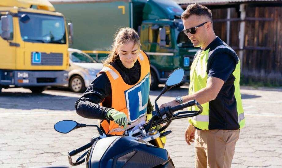 Jak skutecznie korzystać z materiałów online podczas przygotowań do egzaminu na kategorię C?