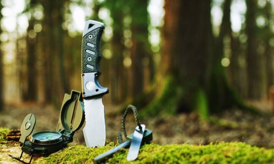 Jakie akcesoria są niezbędne w dobrze wyposażonym survivalowym plecaku?