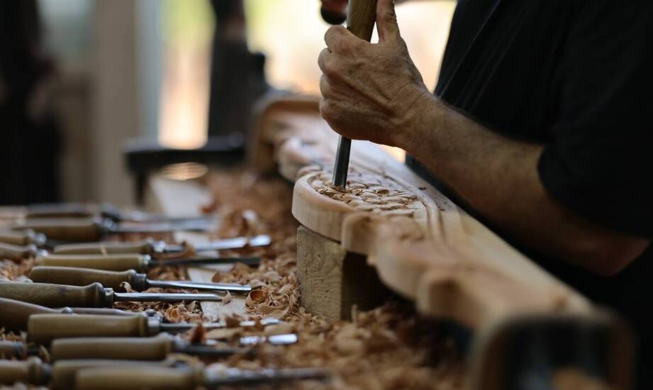 Jak tradycyjne techniki produkcji wpływają na jakość drewnianych szczotek do włosów?