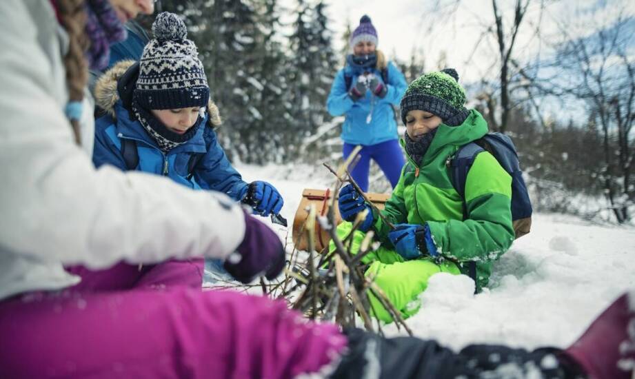 Jak nasze zimowe obozy pomagają w budowaniu samodzielności u dzieci?