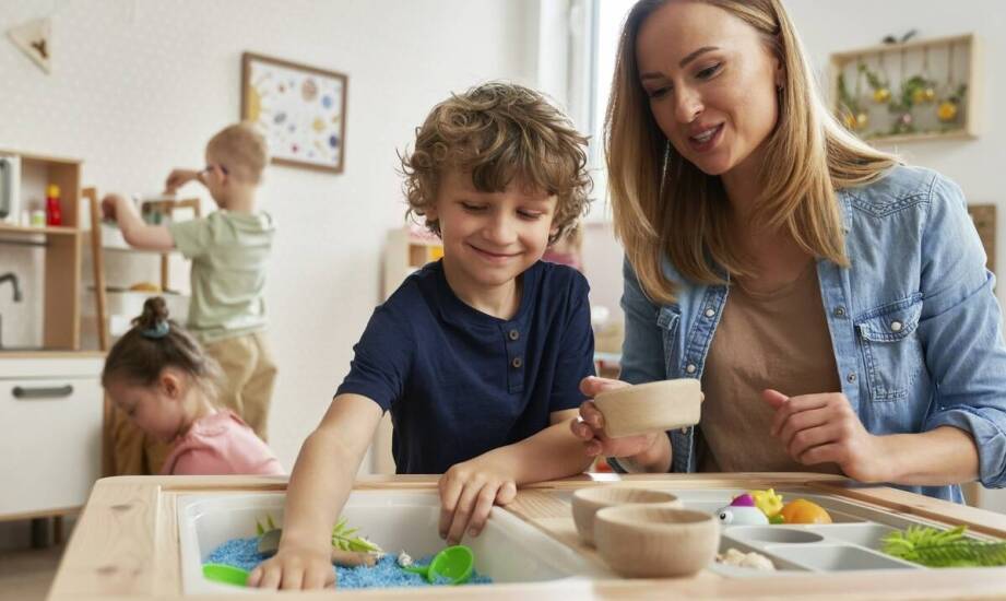 Jak nasze zajęcia wspierają rozwój sensoryczny u dzieci 3-letnich?