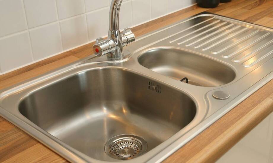 Jakie parametry powinien mieć idealny zlew do szafki o szerokości 80 cm?