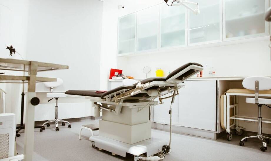 Dlaczego warto zainwestować w wysokiej jakości wielofunkcyjny wózek medyczny?