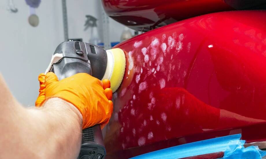 Jak środek do mycia motocykla wpływa na trwałość lakieru?