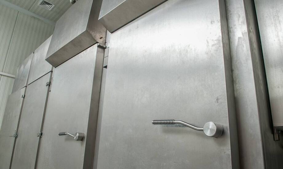 Zalety i zastosowania drzwi przemysłowych ze stali nierdzewnej