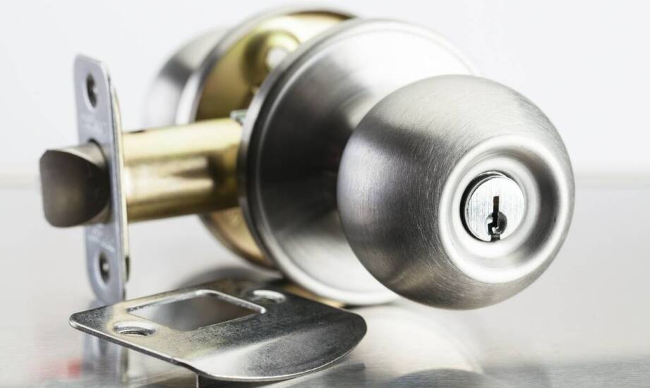 Jak nakładany zamek wpływa na estetykę nowoczesnych szafek?