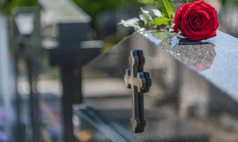 Dlaczego warto wybrać zdjęcie w szkle na pomnik z 100-letnią gwarancją?