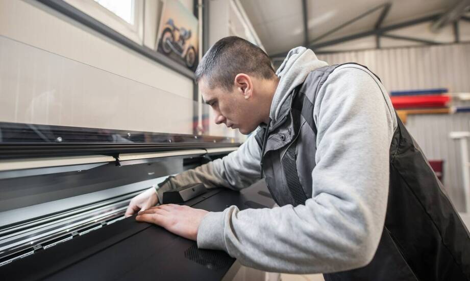 Nowoczesne technologie w produkcji cross bluz z kapturem