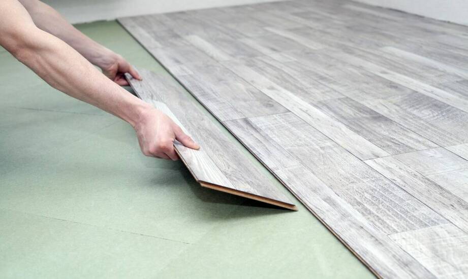 Jakie są najnowsze technologie montażu winylowych paneli w salonach?