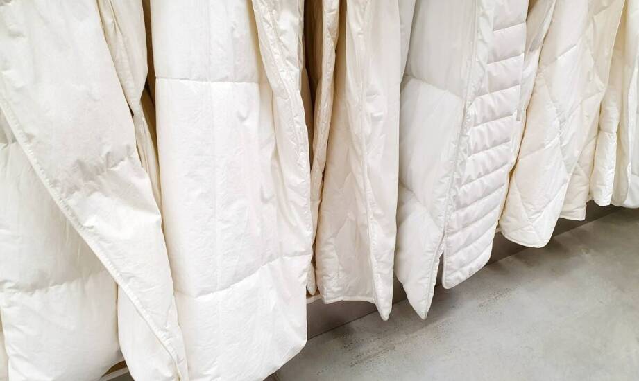 Damskie kurtki wodoszczelne – różnorodność stylów i funkcji