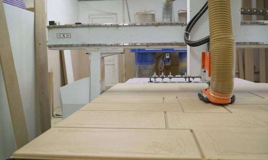 Nowoczesne technologiczne rozwiązania w produkcji mebli z litego drewna