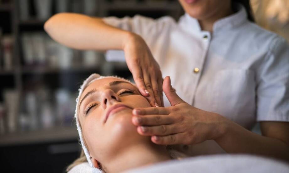 Korzyści masażu Kobido dla poprawy symetrii twarzy rysów