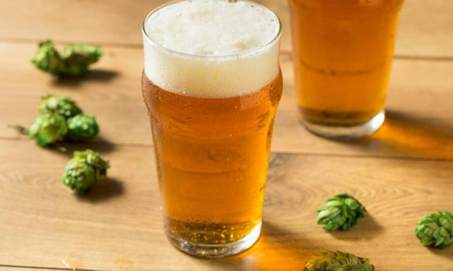 Gdzie kupić lokalne piwo w pobliżu zamku w Książu?