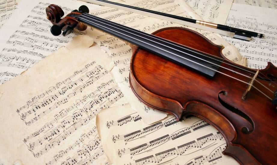 Tradycje muzyczne pogrzebowe – dlaczego skrzypce są tak popularne?