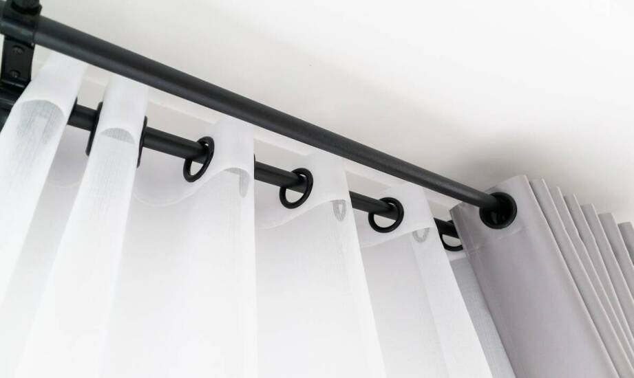 Rola sufitowych karniszy w tworzeniu eleganckiej aranżacji okiennej