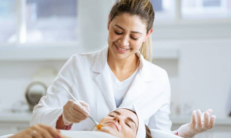 Oczyszczające zabiegi a zdrowa skóra na całym ciele