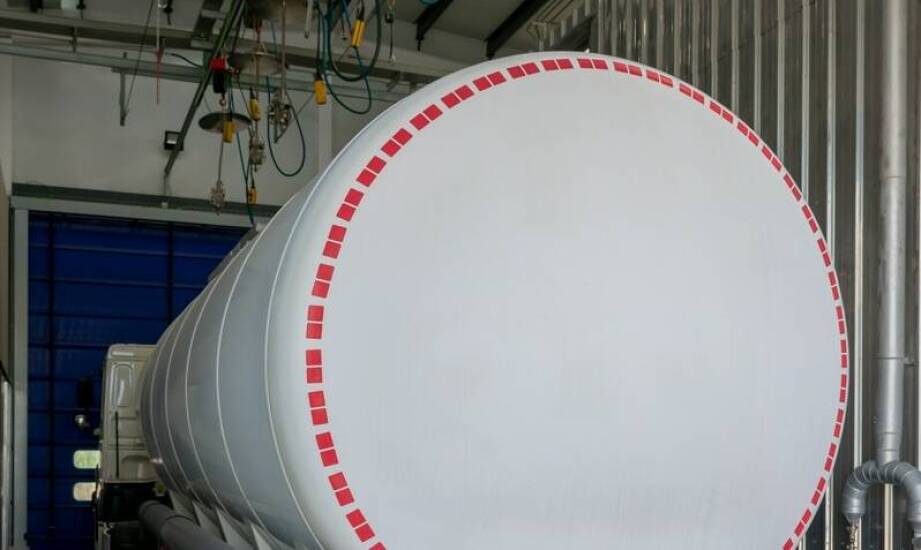 Jak przygotować się do przewozu ładunku ADR? Kluczowe procedury i zasady.