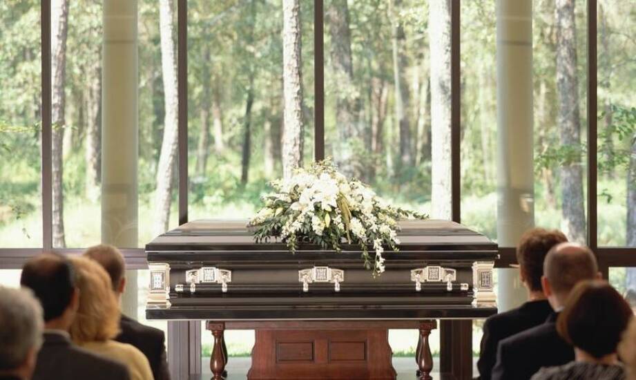 Jaką rolę odgrywa personel w krematorium w procesie żałoby właściciela?