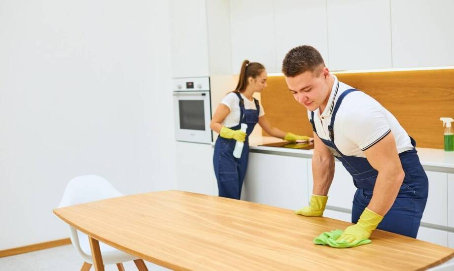 Sprzątanie restauracji po godzinach pracy – jak specjaliści dbają o porządek i higienę?