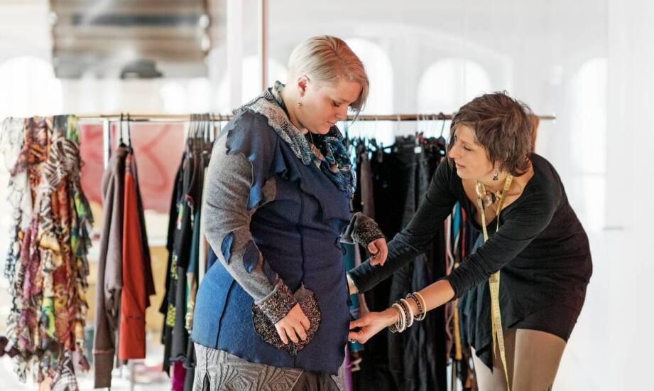 Profesjonalne stylizacyjne sesje – jak stworzyć spójny modowy wizerunek?