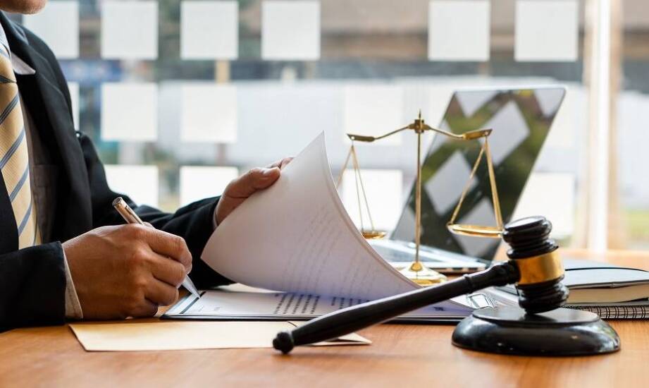 Ochrona interesów klienta przez kancelarię adwokacką a prawo cywilne