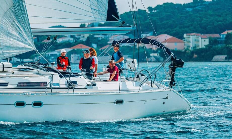 Jak wygląda procedura odbioru i zdania jachtu na Mazurach?