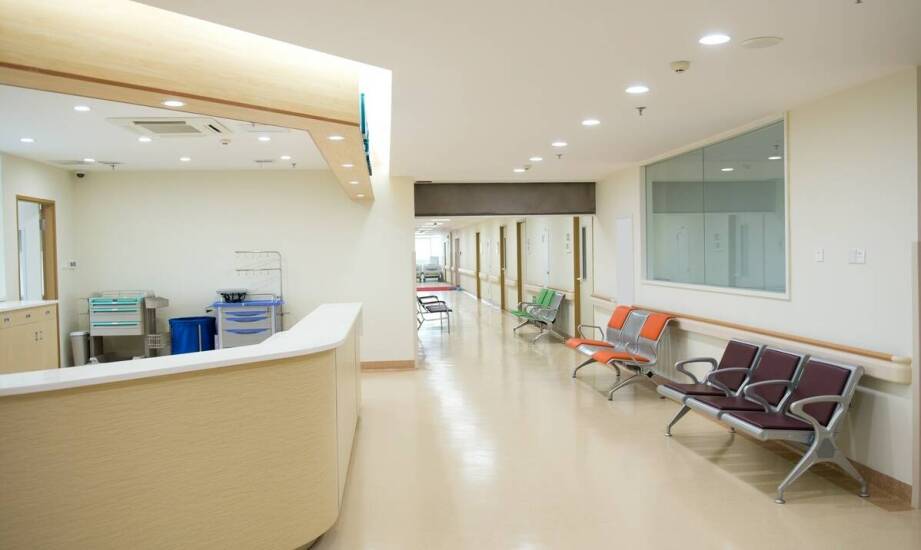 Jak medyczne modułowe meble wpływają na organizację pracy w placówkach zdrowotnych?