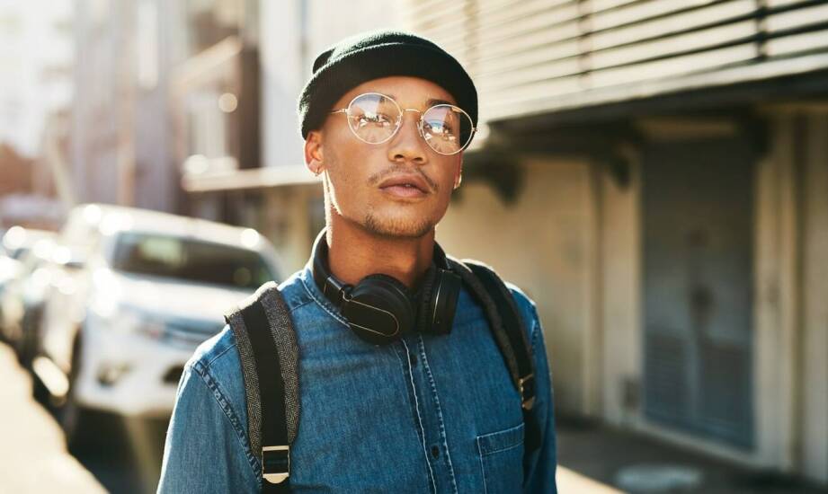 Wykorzystanie akcesoriów do podkreślenia hip-hopowego stylu
