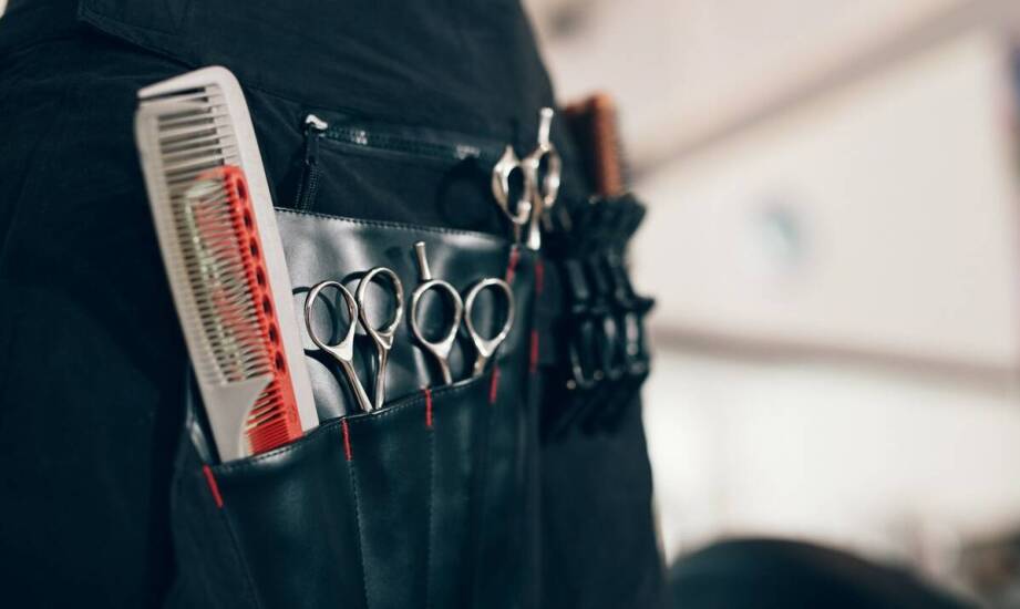 Jakie fryzjerskie fartuchy zapewniają komfort i ochronę?