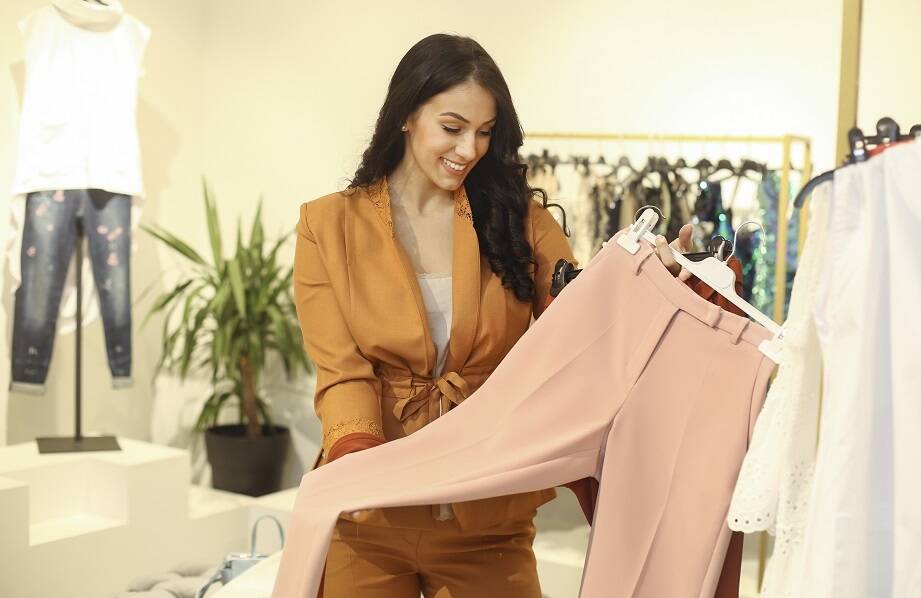 Eleganckie damskie spodnie jako element codziennej stylizacji