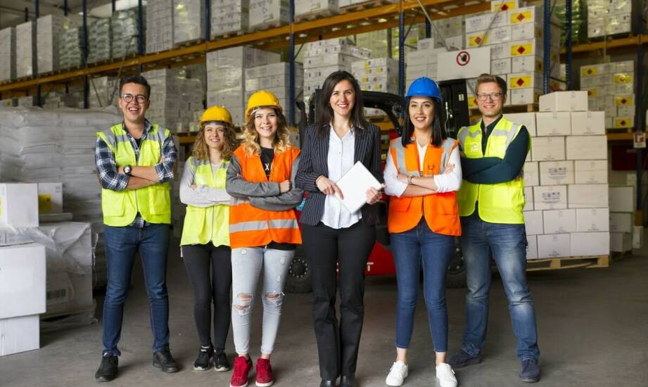 Zastosowanie odzieży BHP w różnych branżach: co warto wiedzieć?