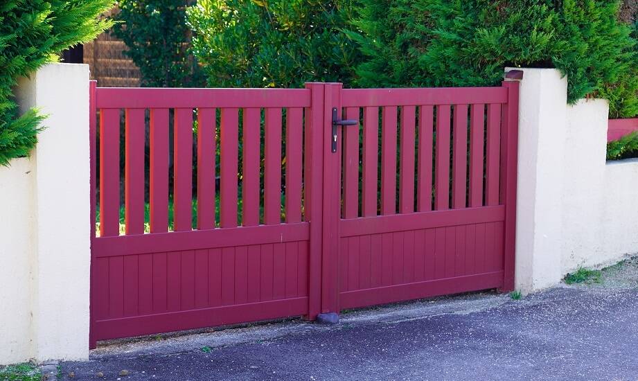 Jak frontowe bramy ogrodzeniowe wpływają na pierwsze wrażenie gości?