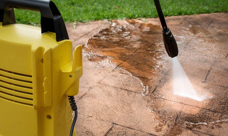 Specjalistyczny osprzęt do myjek ciśnieniowych – przegląd dostępnych opcji