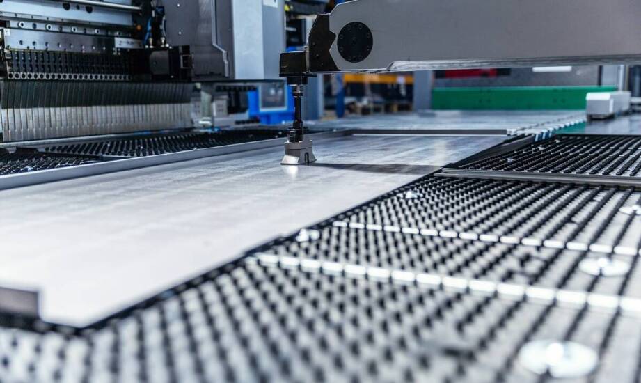 Nowoczesne technologie w produkcji wyrobów z plexi: co warto wiedzieć?