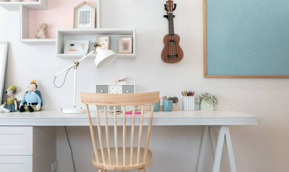 Jakie dodatki powinno mieć funkcjonalne biurko dla malucha?
