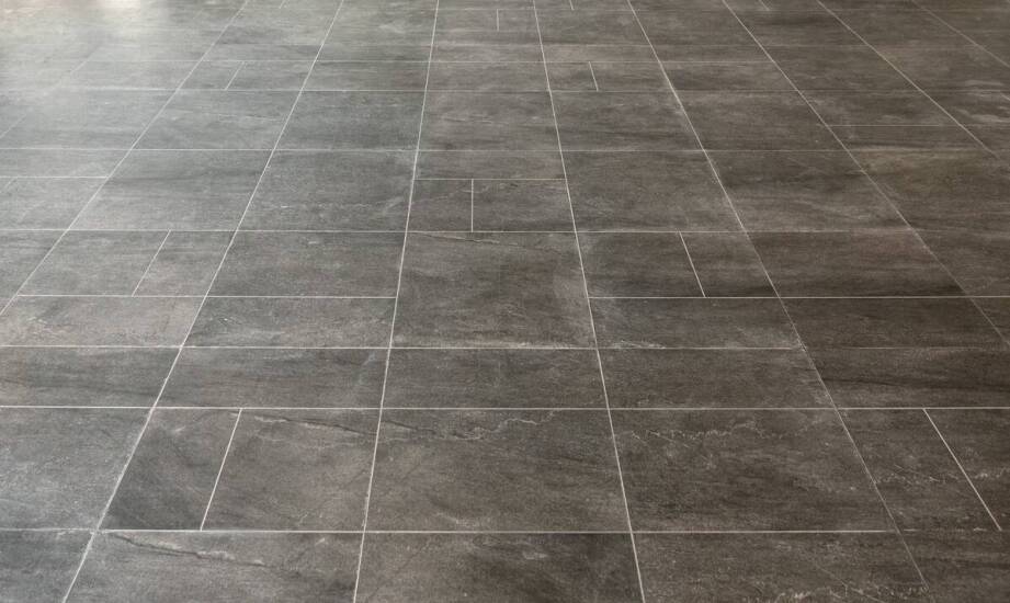 Posadzki mikrocementowe w nowoczesnych przestrzeniach rekreacyjnych