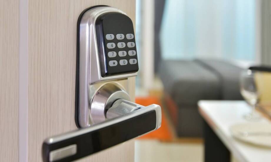 Porównanie różnych systemów do otwierania zewnętrznych drzwi