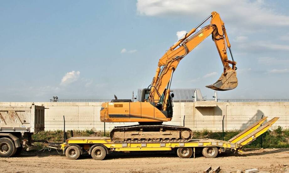 Wynajem koparki a logistyka – jak zaplanować transport i obsługę tego sprzętu?