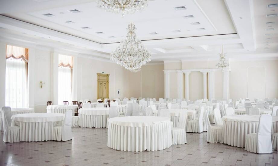 Sale bankietowe w hotelach gdańskich – klucz do udanej uroczystości