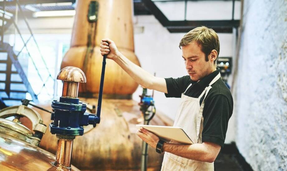 Jakie korzyści niesie za sobą użycie destylatora do eterycznych olejków?