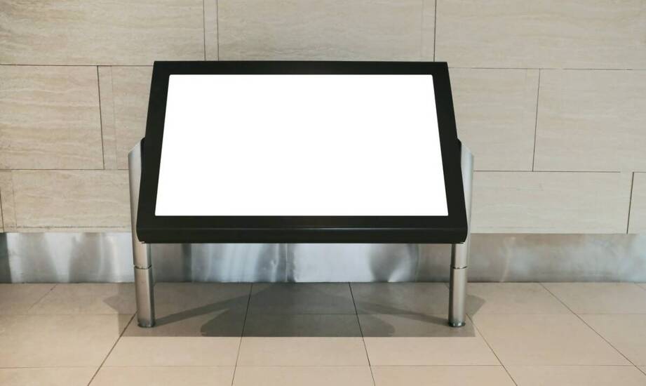 Jak multimedialne kioski mogą wspierać działania promocyjne w galerii sztuki?