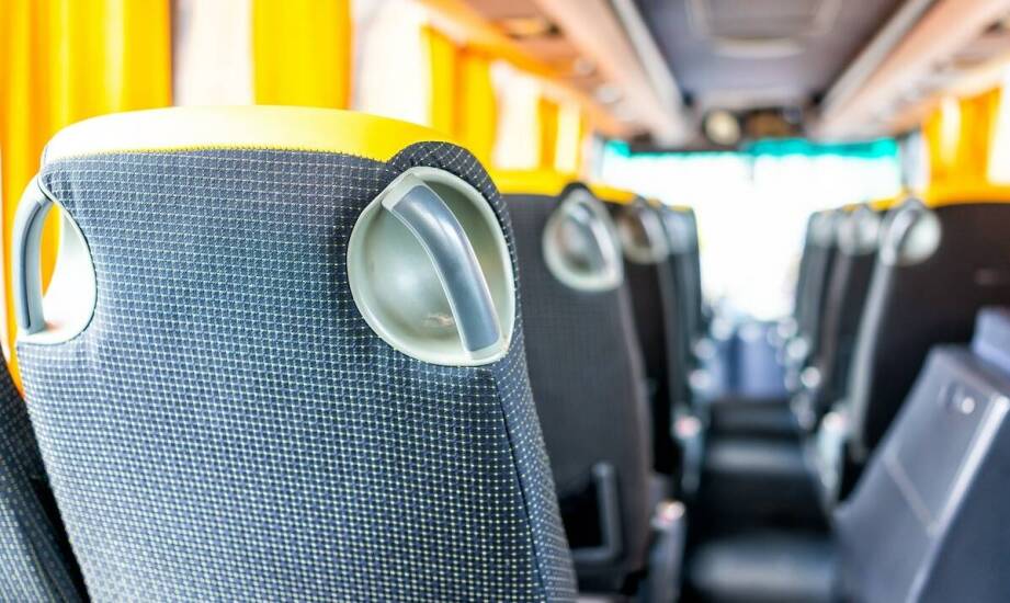 Różnorodność wzornictwa foteli z pasami do busa – co oferują producenci?