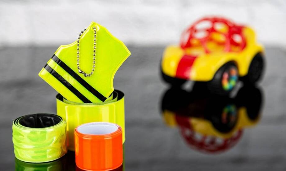 Efektywność odblaskowych breloków z nadrukiem w kampaniach społecznych