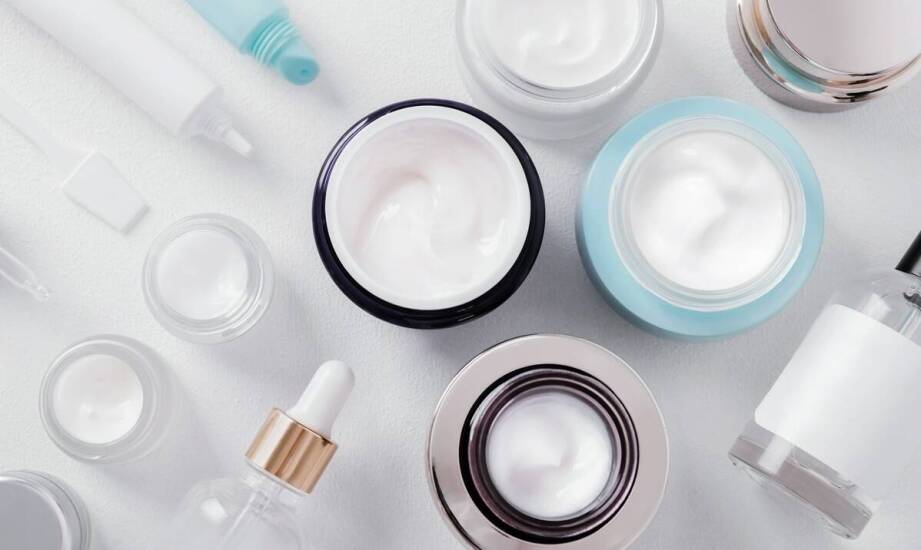 Przewodnik po dermokosmetykach z fotoprotekcją SPF 50 dla każdego typu skóry.