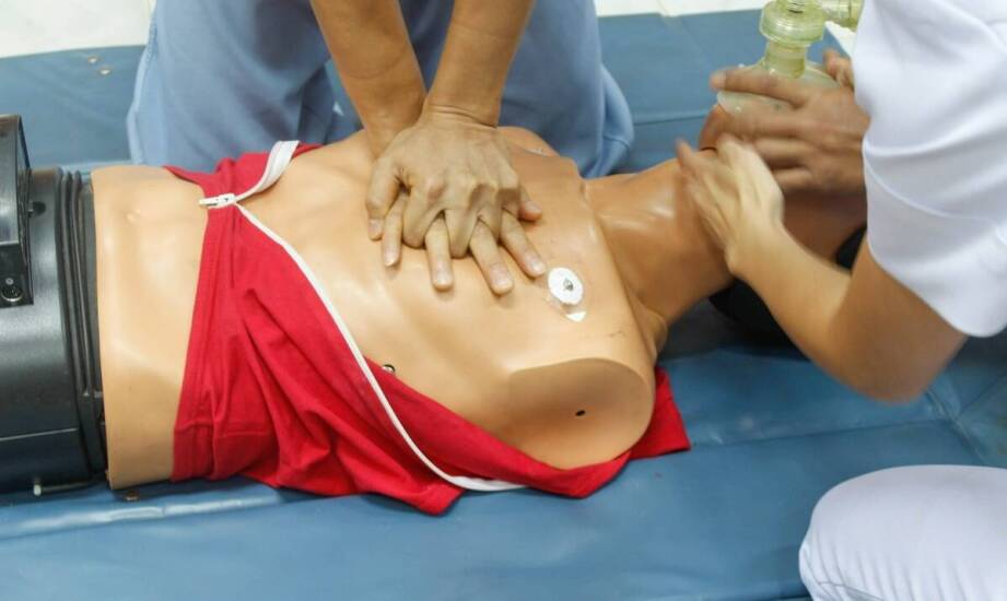 Kwalifikowana pierwsza pomoc dla mundurowych służb – kluczowe aspekty szkolenia