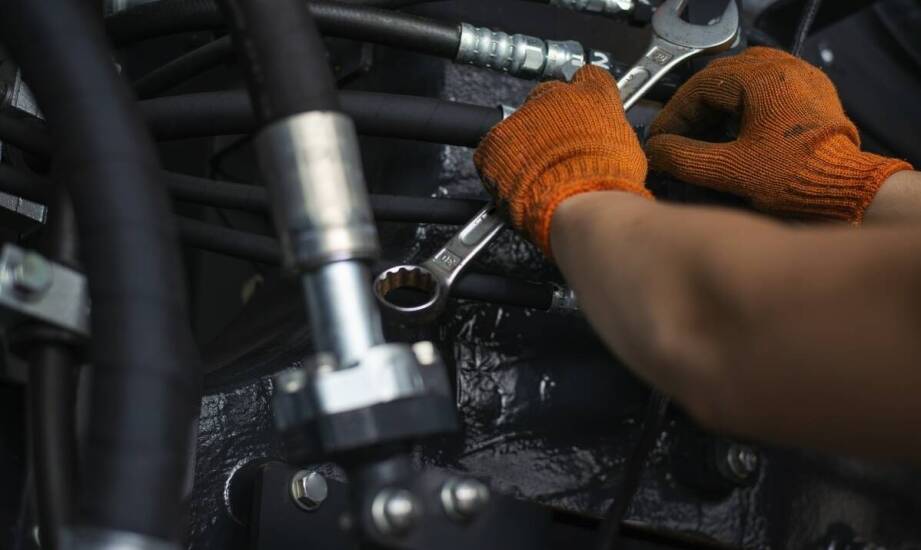 Serwisowanie a żywotność zamiennych części do wózków widłowych