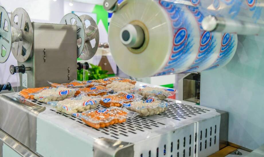 Wpływ maszyn pakujących na efektywność produkcji w przemyśle spożywczym