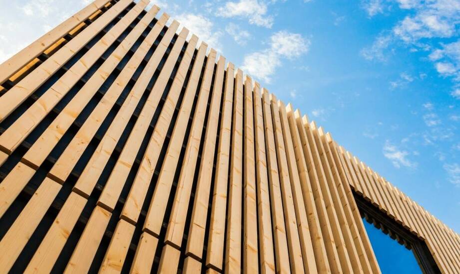 Technika Shou Sugi Ban jako nowoczesny trend w architekturze krajobrazu.