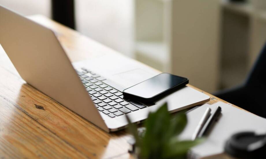 Dlaczego warto wybrać laptop z dyskiem SSD do zastosowań biznesowych?