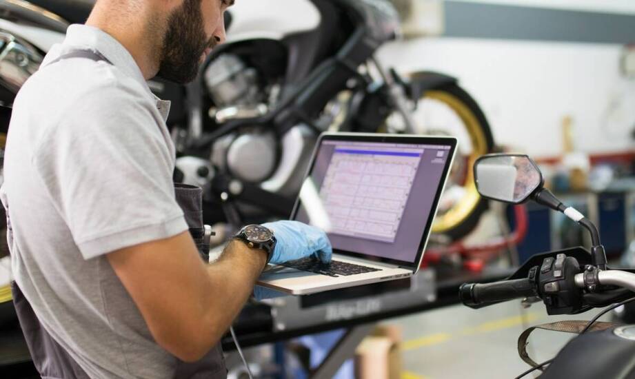 Wpływ niskiego napięcia na działanie elektrycznych układów w motocyklach